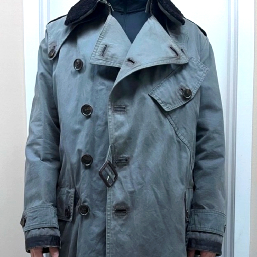 Burberry Brit Mens Vintage Trenchcoat. Size large. Olive green. Removable lining